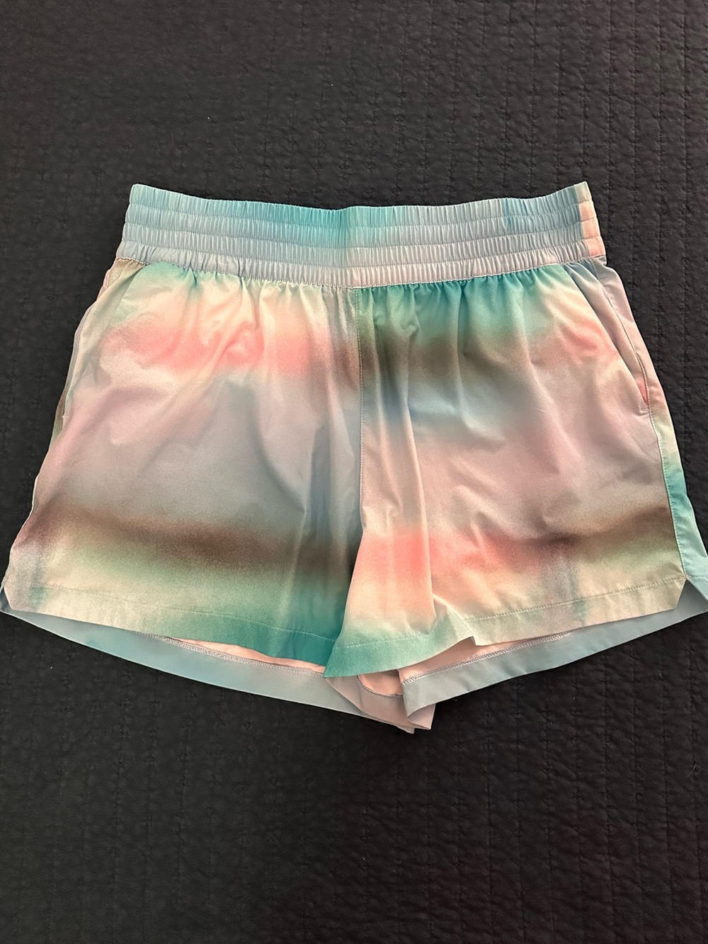 Athleta High Rise Weekender Run Short - “landmark abstract sky” print size Large